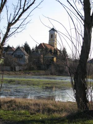 Templom a strand mellől